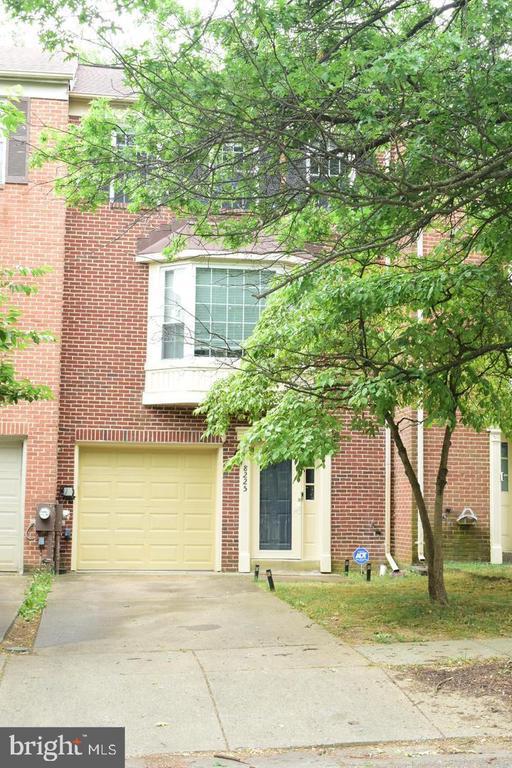 property at 8225 Londonderry Ct