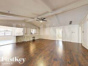 3413 Valley View Ln in Garland, TX - Foto de edificio - Building Photo