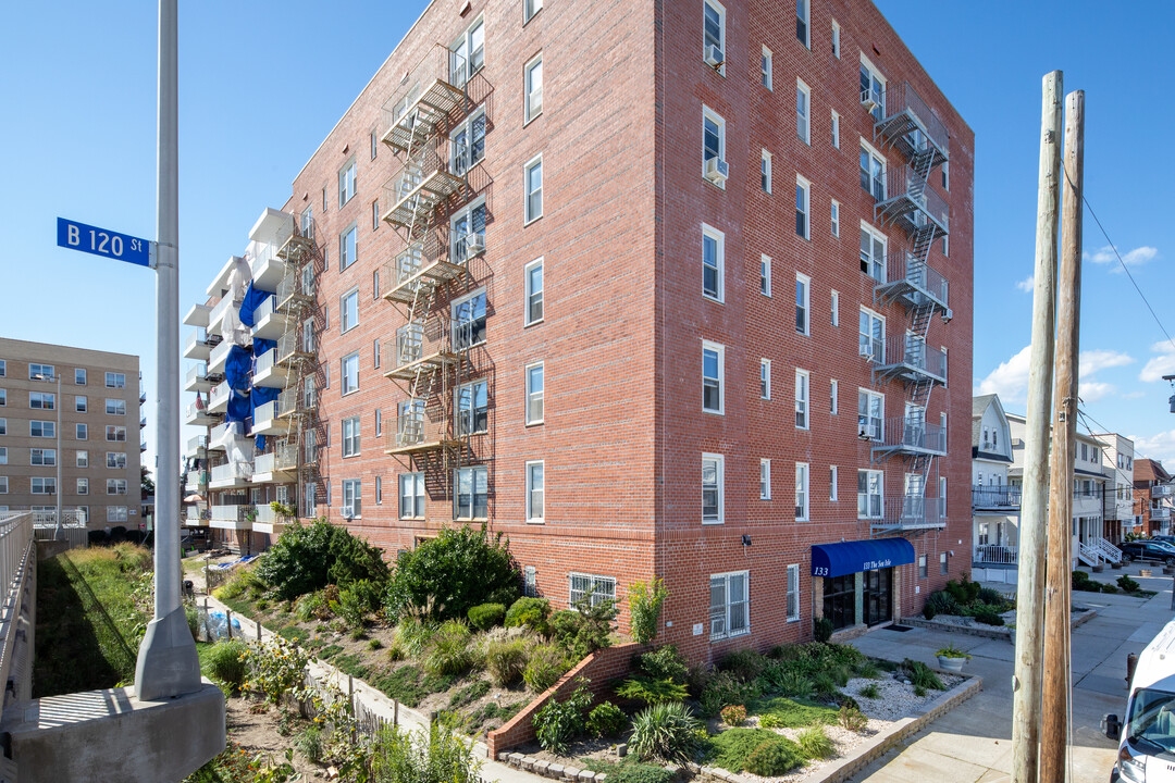 133 Beach 120th St in Rockaway Park, NY - Building Photo