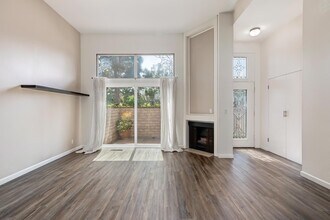 13011 Mindanao Way in Marina Del Rey, CA - Foto de edificio - Building Photo