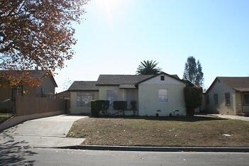 923 Water St in Bakersfield, CA - Building Photo