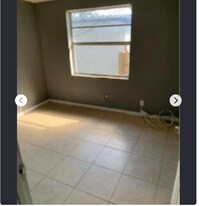 8711 N Brooks St, Unit Apt B in Tampa, FL - Building Photo