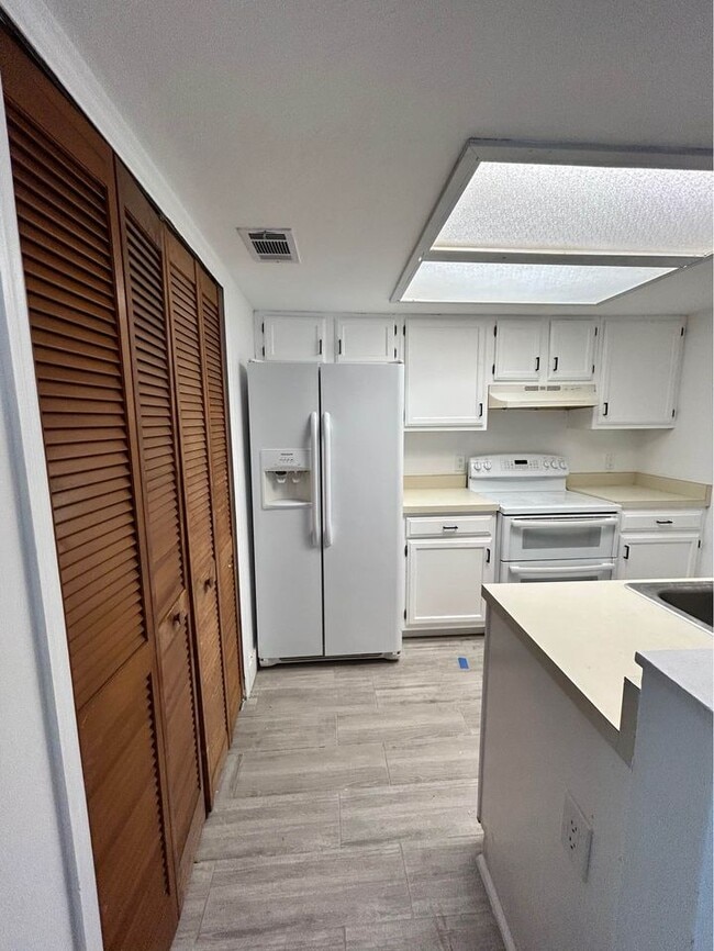 7200 SW 8th Ave, Unit A5 in Gainesville, FL - Foto de edificio - Building Photo