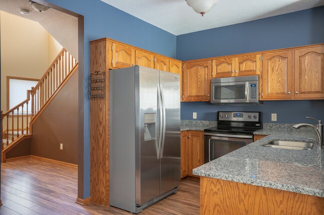 2101 Linden Trail, Unit 2105 in North Mankato, MN - Building Photo - Building Photo