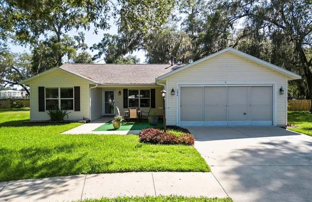 104 Cherry Blossom Ln in Lady Lake, FL - Building Photo