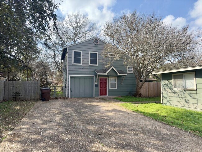 311 Guadalupe St in Lockhart, TX - Building Photo - Building Photo