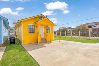 11357 Gil Rodriguez Lp W in Houston, TX - Building Photo - Building Photo