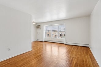Marshall Square Apartments in Philadelphia, PA - Foto de edificio - Building Photo