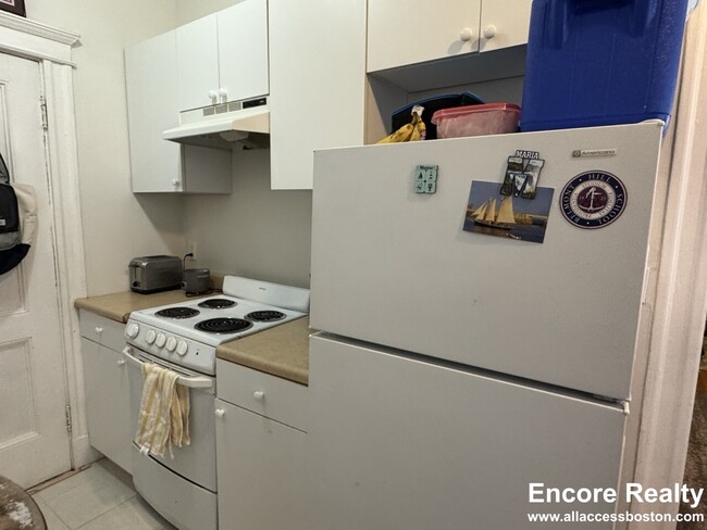 1630 Commonwealth Ave, Unit 1637-3 in Boston, MA - Building Photo - Building Photo