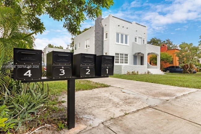 327 SW 20th St in Fort Lauderdale, FL - Building Photo - Building Photo