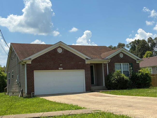 102 Sparrow Ct in Vine Grove, KY - Building Photo - Building Photo