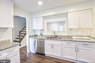 14436 Whisperwood Ct in Montclair, VA - Building Photo