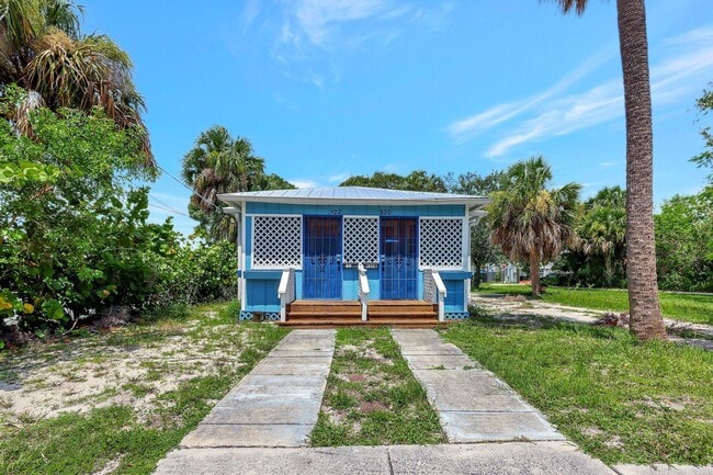 922 SE Bayou Ave in Stuart, FL - Building Photo - Building Photo