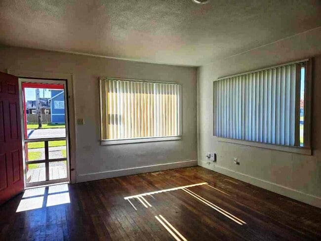 3101 Sumner Ave in Hoquiam, WA - Building Photo - Building Photo