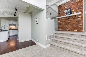 2109 W 5th Ave in Columbus, OH - Foto de edificio - Building Photo