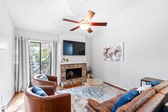 7900 N Stadium Dr in Houston, TX - Building Photo - Building Photo