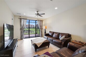 7903 Bristol Cir in Naples, FL - Foto de edificio - Building Photo