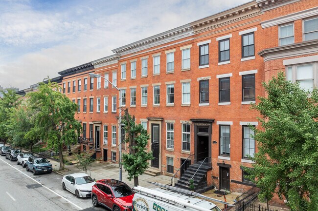 936 N Calvert St in Baltimore, MD - Foto de edificio - Building Photo