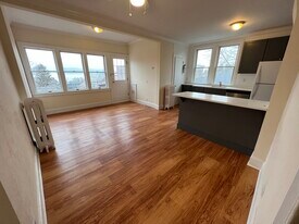 10 S Eckar St, Unit Top Floor in Irvington, NY - Building Photo