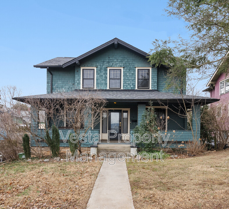 17 Pearson Dr in Asheville, NC - Building Photo