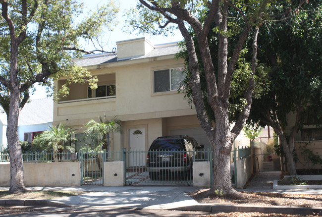 472 E San Jose Ave in Burbank, CA - Foto de edificio - Building Photo