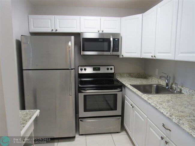 93 Tilford S in Deerfield Beach, FL - Building Photo - Building Photo