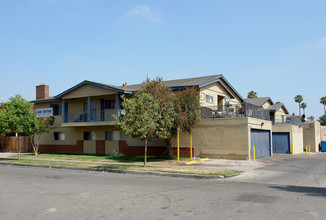 331 E Leatrice Ln in Anaheim, CA - Building Photo - Building Photo