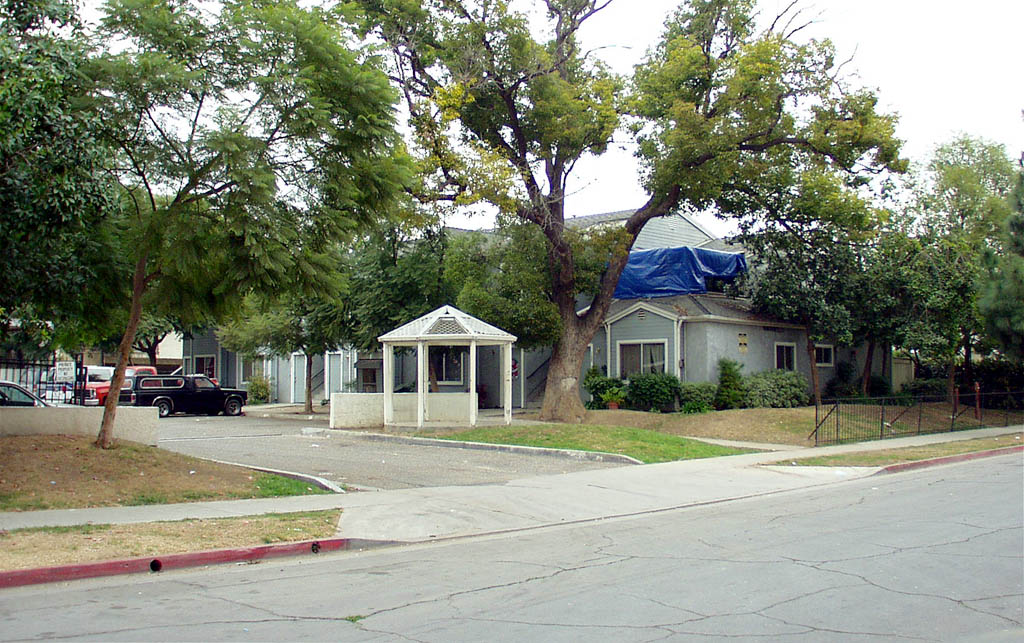 615 E Pine St in Santa Ana, CA - Foto de edificio