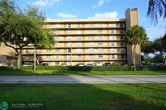 4570 NW 18th Ave in Pompano Beach, FL - Building Photo - Building Photo
