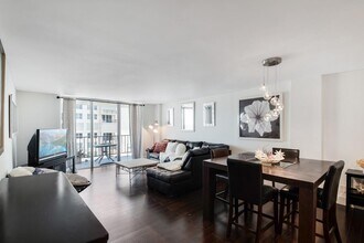 1147 Hillsboro Mile in Hillsboro Beach, FL - Building Photo - Building Photo