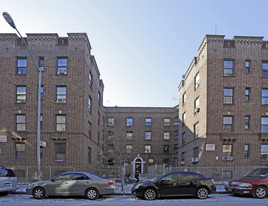 Elmhurst in Flushing, NY - Foto de edificio - Building Photo