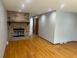 5712 N Avondale Ave in Chicago, IL - Building Photo - Building Photo