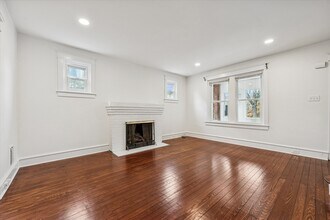 10 W Jefferson St in Media, PA - Foto de edificio - Building Photo