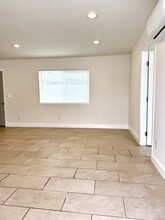 6515 White Oak Ave in Reseda, CA - Building Photo - Building Photo