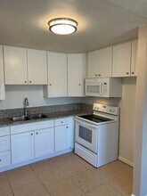 988 Mission Dr in Costa Mesa, CA - Building Photo - Building Photo