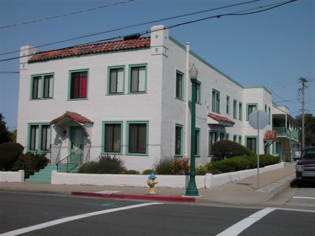 419 Forest Ave in Pacific Grove, CA - Foto de edificio