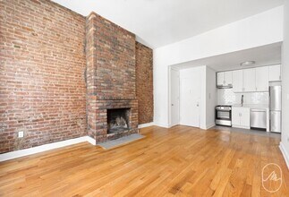 466 W 23 St in New York, NY - Building Photo - Building Photo