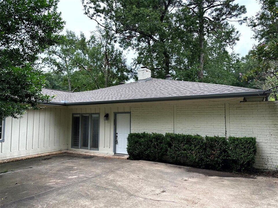 132 La Quinta Dr in Conroe, TX - Building Photo