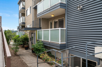 812 N 42nd St, Unit 102 in Seattle, WA - Building Photo - Building Photo