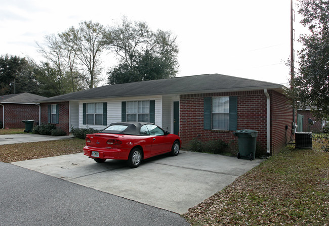 9770-9804 Chandler St in Pensacola, FL - Foto de edificio - Building Photo