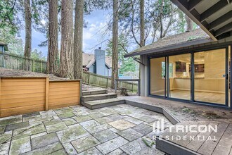 1250 Hemlock St in Lake Oswego, OR - Building Photo - Building Photo