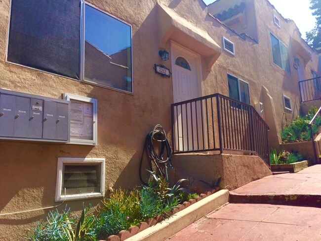 2212 Berkeley Ave, Unit 2212