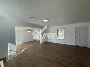 143 Huxley Dr in San Antonio, TX - Foto de edificio - Building Photo