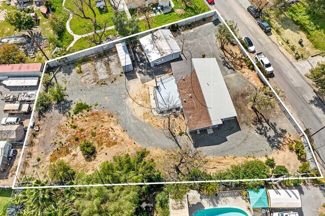 property at 20993 Mariposa Rd