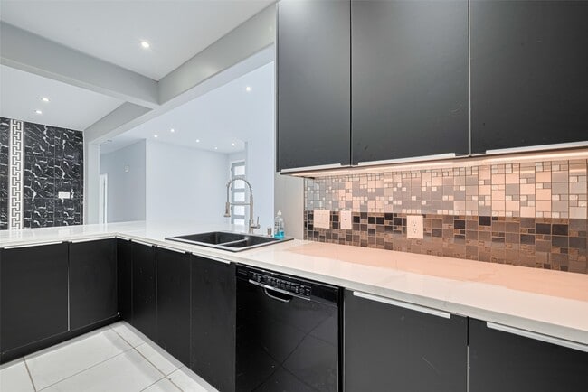 property at 1014 Fleetwood Pl Dr
