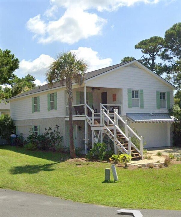 105 Travelers Way in St. Simons Island, GA - Building Photo