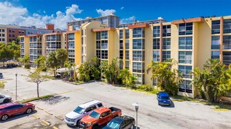 210 172nd St in Sunny Isles Beach, FL - Building Photo