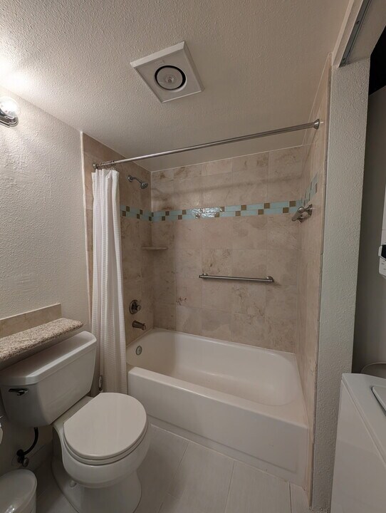 6970 California Ave SW in Seattle, WA - Building Photo