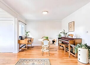 932 Venango Cir in Los Angeles, CA - Building Photo - Building Photo