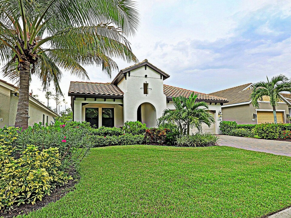 7652 Cypress Walk Dr in Ft. Myers, FL - Building Photo